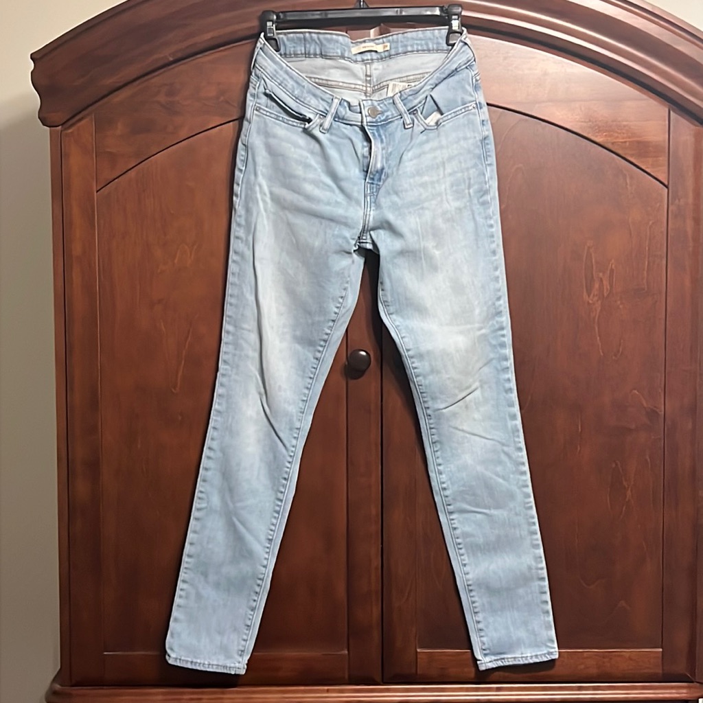 711 Levis